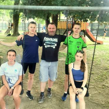 MLAJŠE MLADINSKO PRVENSTVO SLOVENIJE: OSEBNI REKORDI, POGUM IN BORBENOST PRED POLETNIM ODDIHOM